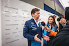 GP AUSTRALIA, James Vowles (GBR) Williams Racing Team Principal with Lawrence Barretto (GBR) Formula 1 Senior Writer Editor.
23.03.2024. Formula 1 World Championship, Rd 3, Australian Grand Prix, Albert Park, Melbourne, Australia, Qualifiche Day.
- www.xpbimages.com, EMail: requests@xpbimages.com © Copyright: Bearne / XPB Images