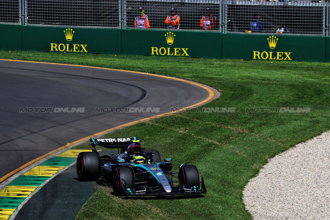 GP AUSTRALIA, Lewis Hamilton (GBR) Mercedes AMG F1 W15 runs wide.

22.03.2024. Formula 1 World Championship, Rd 3, Australian Grand Prix, Albert Park, Melbourne, Australia, Practice Day.

 - www.xpbimages.com, EMail: requests@xpbimages.com © Copyright: Coates / XPB Images