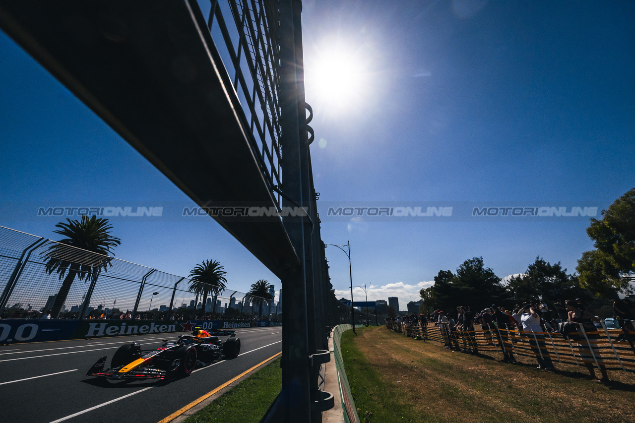 GP AUSTRALIA, Sergio Perez (MEX) Red Bull Racing RB20.

22.03.2024. Formula 1 World Championship, Rd 3, Australian Grand Prix, Albert Park, Melbourne, Australia, Practice Day.

- www.xpbimages.com, EMail: requests@xpbimages.com © Copyright: Bearne / XPB Images