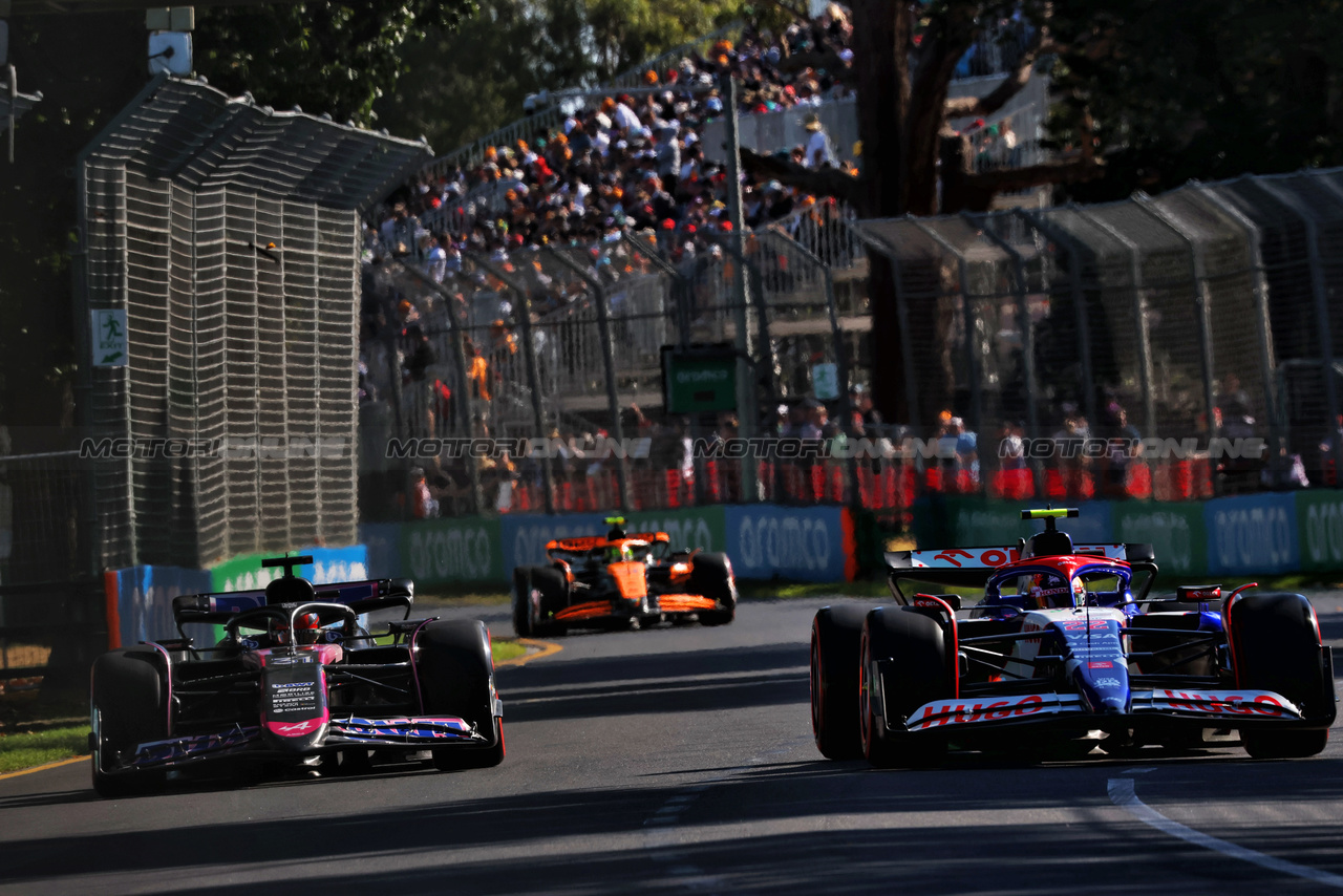 GP AUSTRALIA, Esteban Ocon (FRA) Alpine F1 Team A524 an Yuki Tsunoda (JPN) RB VCARB 01.

22.03.2024. Formula 1 World Championship, Rd 3, Australian Grand Prix, Albert Park, Melbourne, Australia, Practice Day.

 - www.xpbimages.com, EMail: requests@xpbimages.com © Copyright: Coates / XPB Images