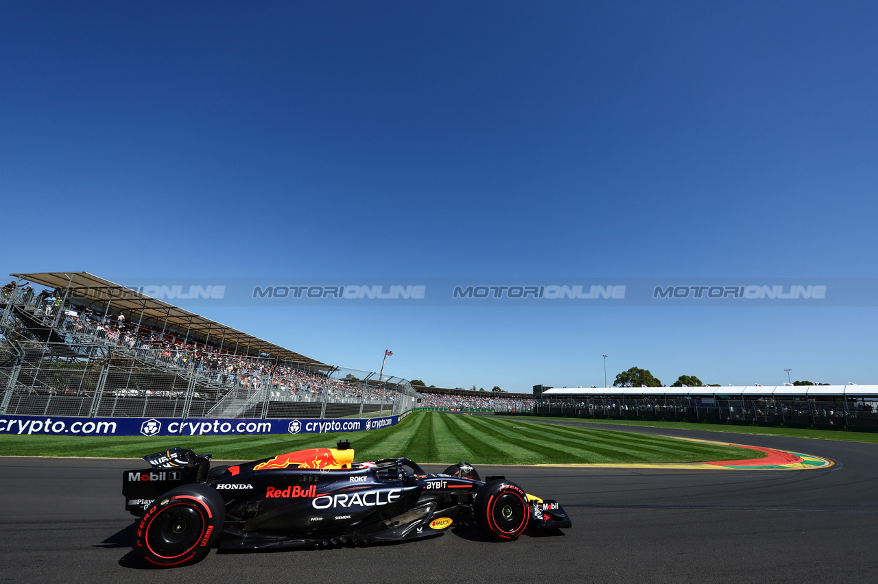 GP AUSTRALIA, Max Verstappen (NLD), Red Bull Racing 
22.03.2024. Formula 1 World Championship, Rd 3, Australian Grand Prix, Albert Park, Melbourne, Australia, Practice Day.
- www.xpbimages.com, EMail: requests@xpbimages.com © Copyright: Charniaux / XPB Images