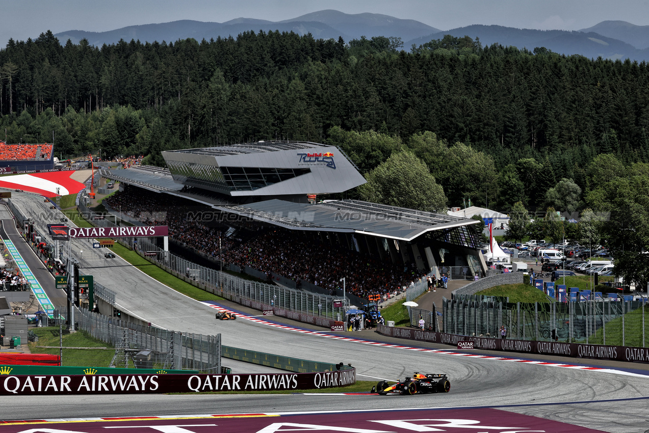 GP AUSTRIA, Max Verstappen (NLD) Red Bull Racing RB20.

30.06.2024. Formula 1 World Championship, Rd 11, Austrian Grand Prix, Spielberg, Austria, Gara Day.

- www.xpbimages.com, EMail: requests@xpbimages.com © Copyright: Charniaux / XPB Images