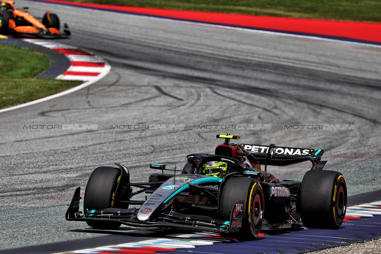 GP AUSTRIA, Lewis Hamilton (GBR) Mercedes AMG F1 W15.

30.06.2024. Formula 1 World Championship, Rd 11, Austrian Grand Prix, Spielberg, Austria, Gara Day.

- www.xpbimages.com, EMail: requests@xpbimages.com © Copyright: Batchelor / XPB Images