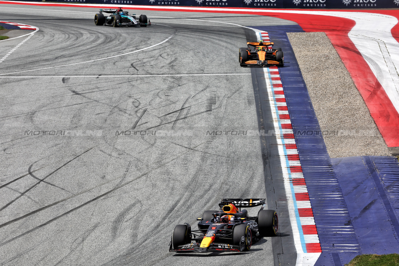 GP AUSTRIA, Max Verstappen (NLD) Red Bull Racing RB20.

30.06.2024. Formula 1 World Championship, Rd 11, Austrian Grand Prix, Spielberg, Austria, Gara Day.

- www.xpbimages.com, EMail: requests@xpbimages.com © Copyright: Batchelor / XPB Images