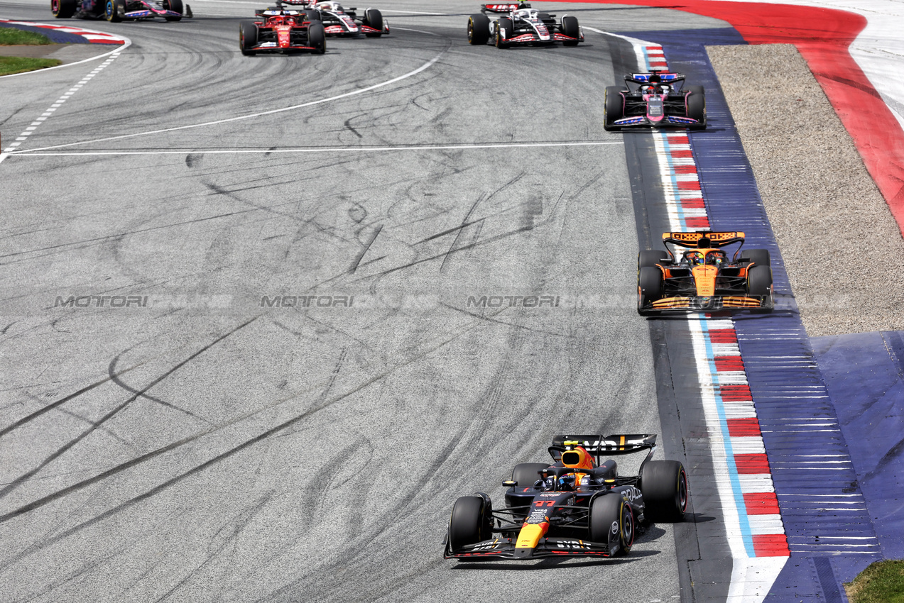 GP AUSTRIA, Sergio Perez (MEX) Red Bull Racing RB20.

30.06.2024. Formula 1 World Championship, Rd 11, Austrian Grand Prix, Spielberg, Austria, Gara Day.

- www.xpbimages.com, EMail: requests@xpbimages.com © Copyright: Batchelor / XPB Images