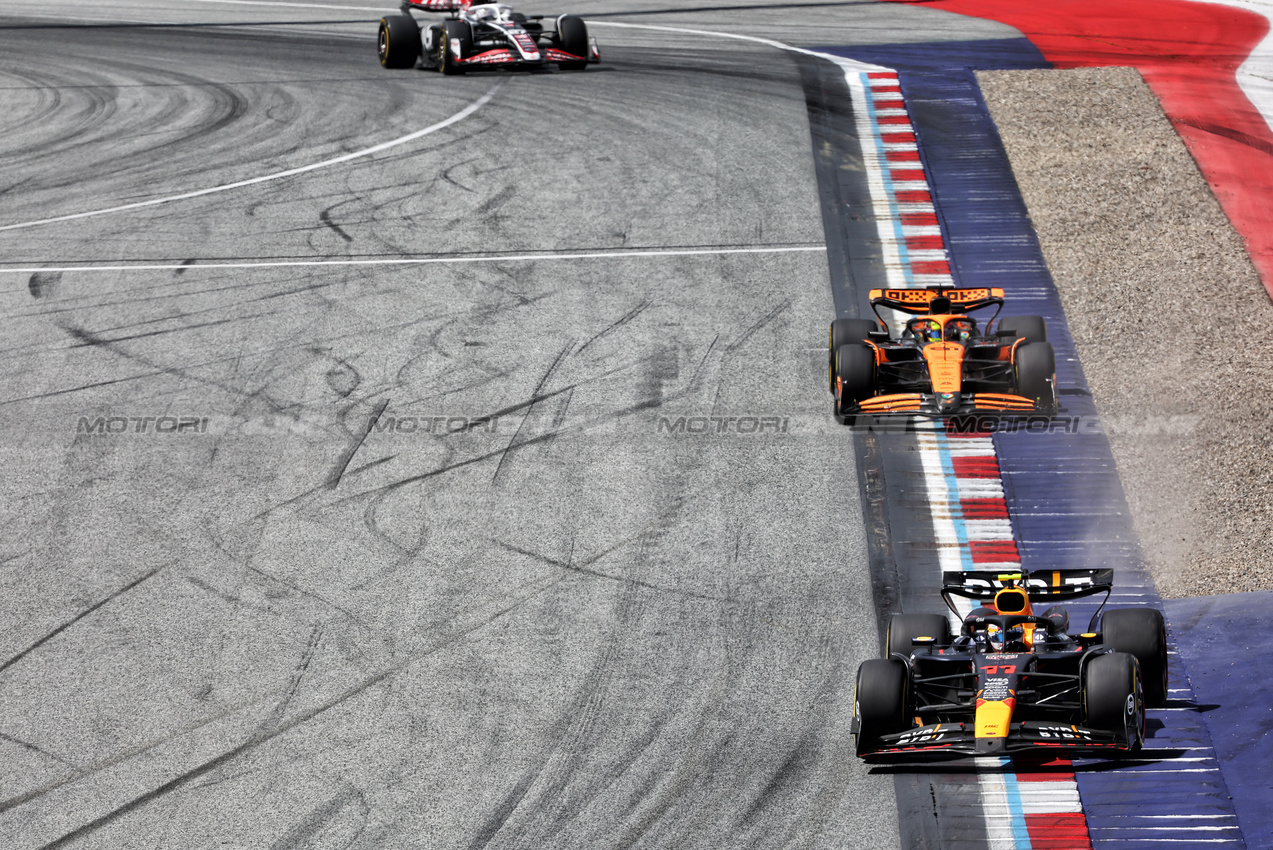 GP AUSTRIA, Sergio Perez (MEX) Red Bull Racing RB20.

30.06.2024. Formula 1 World Championship, Rd 11, Austrian Grand Prix, Spielberg, Austria, Gara Day.

- www.xpbimages.com, EMail: requests@xpbimages.com © Copyright: Batchelor / XPB Images