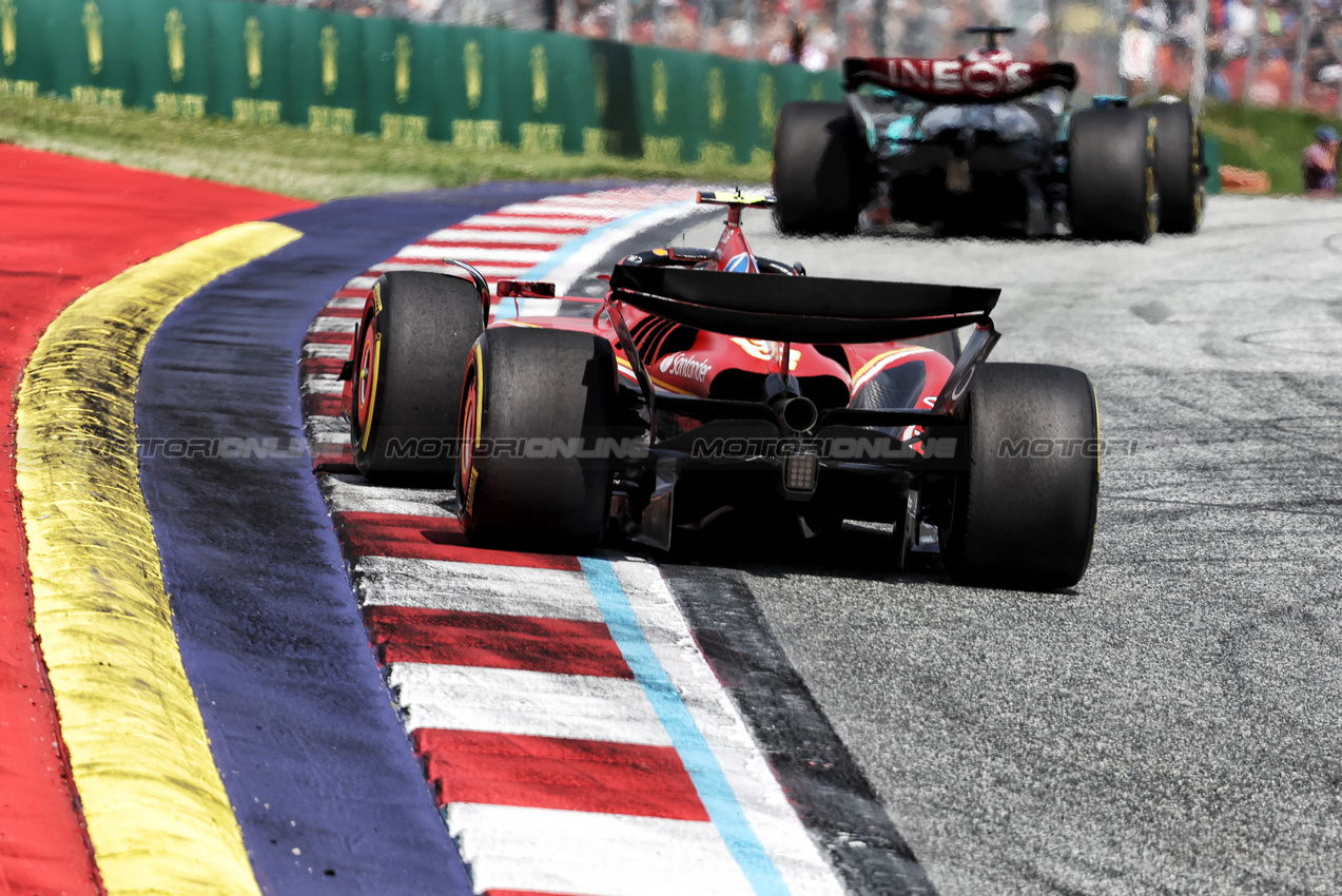 GP AUSTRIA, Carlos Sainz Jr (ESP) Ferrari SF-24.

30.06.2024. Formula 1 World Championship, Rd 11, Austrian Grand Prix, Spielberg, Austria, Gara Day.

- www.xpbimages.com, EMail: requests@xpbimages.com © Copyright: Bearne / XPB Images