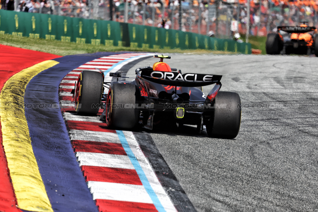 GP AUSTRIA, Sergio Perez (MEX) Red Bull Racing RB20.

30.06.2024. Formula 1 World Championship, Rd 11, Austrian Grand Prix, Spielberg, Austria, Gara Day.

- www.xpbimages.com, EMail: requests@xpbimages.com © Copyright: Bearne / XPB Images