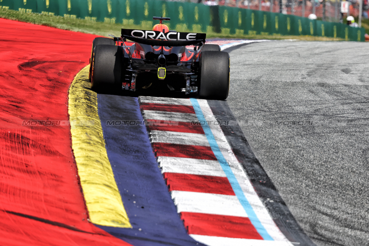 GP AUSTRIA, Max Verstappen (NLD) Red Bull Racing RB20.

30.06.2024. Formula 1 World Championship, Rd 11, Austrian Grand Prix, Spielberg, Austria, Gara Day.

- www.xpbimages.com, EMail: requests@xpbimages.com © Copyright: Bearne / XPB Images