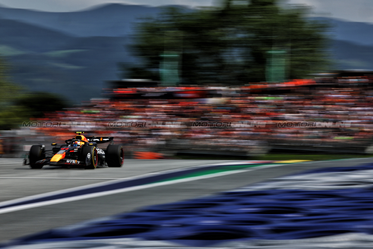 GP AUSTRIA, Sergio Perez (MEX) Red Bull Racing RB20.

30.06.2024. Formula 1 World Championship, Rd 11, Austrian Grand Prix, Spielberg, Austria, Gara Day.

- www.xpbimages.com, EMail: requests@xpbimages.com © Copyright: Charniaux / XPB Images