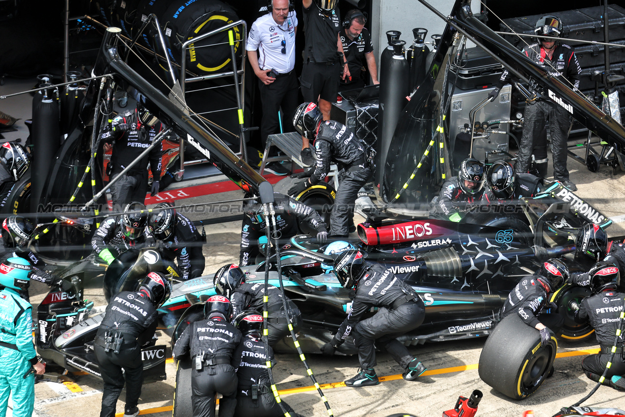 GP AUSTRIA, George Russell (GBR) Mercedes AMG F1 W15 makes a pit stop.

30.06.2024. Formula 1 World Championship, Rd 11, Austrian Grand Prix, Spielberg, Austria, Gara Day.

- www.xpbimages.com, EMail: requests@xpbimages.com © Copyright: Batchelor / XPB Images