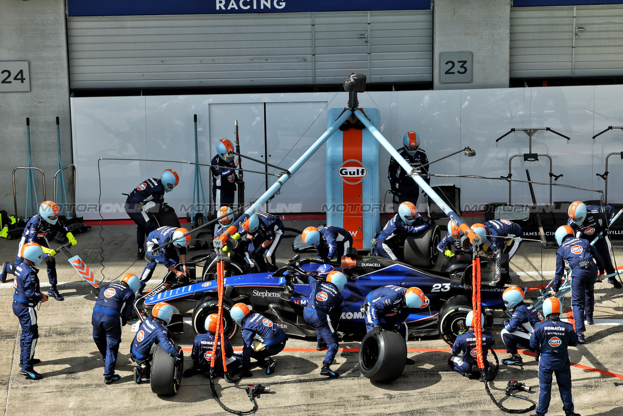 GP AUSTRIA, Alexander Albon (THA) Williams Racing FW46 makes a pit stop.

30.06.2024. Formula 1 World Championship, Rd 11, Austrian Grand Prix, Spielberg, Austria, Gara Day.

- www.xpbimages.com, EMail: requests@xpbimages.com © Copyright: Batchelor / XPB Images