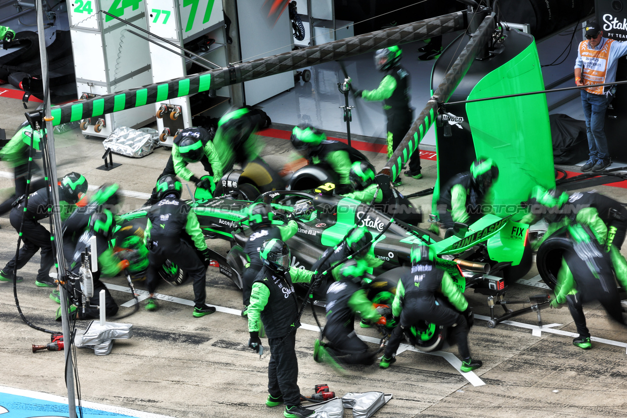 GP AUSTRIA, Zhou Guanyu (CHN) Sauber C44 makes a pit stop.

30.06.2024. Formula 1 World Championship, Rd 11, Austrian Grand Prix, Spielberg, Austria, Gara Day.

- www.xpbimages.com, EMail: requests@xpbimages.com © Copyright: Batchelor / XPB Images