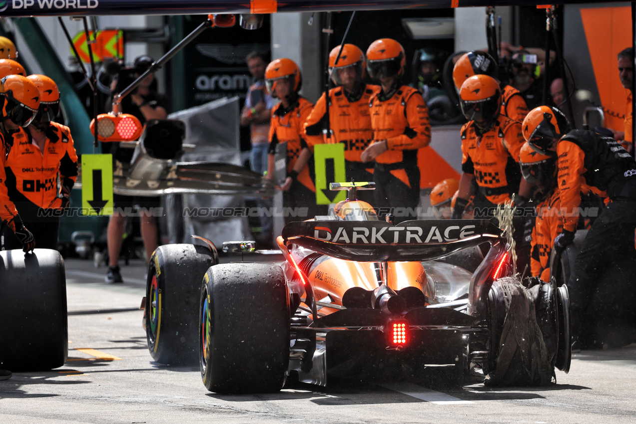 GP AUSTRIA, Lando Norris (GBR) McLaren MCL38 makes a pit stop with a puncture after contact with Max Verstappen (NLD) Red Bull Racing RB20.

30.06.2024. Formula 1 World Championship, Rd 11, Austrian Grand Prix, Spielberg, Austria, Gara Day.

- www.xpbimages.com, EMail: requests@xpbimages.com © Copyright: Batchelor / XPB Images