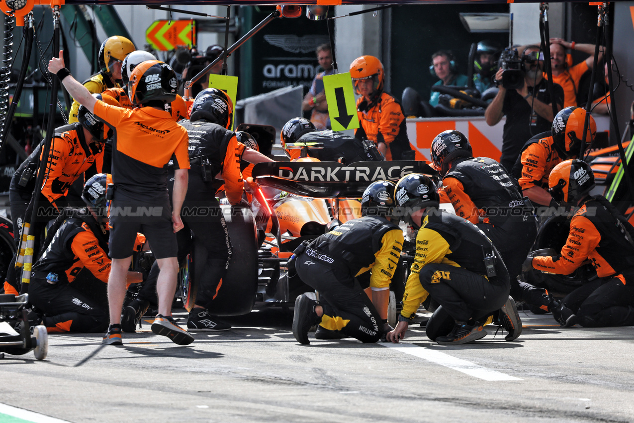 GP AUSTRIA, Lando Norris (GBR) McLaren MCL38 retired from the race after contact with Max Verstappen (NLD) Red Bull Racing RB20.

30.06.2024. Formula 1 World Championship, Rd 11, Austrian Grand Prix, Spielberg, Austria, Gara Day.

- www.xpbimages.com, EMail: requests@xpbimages.com © Copyright: Batchelor / XPB Images