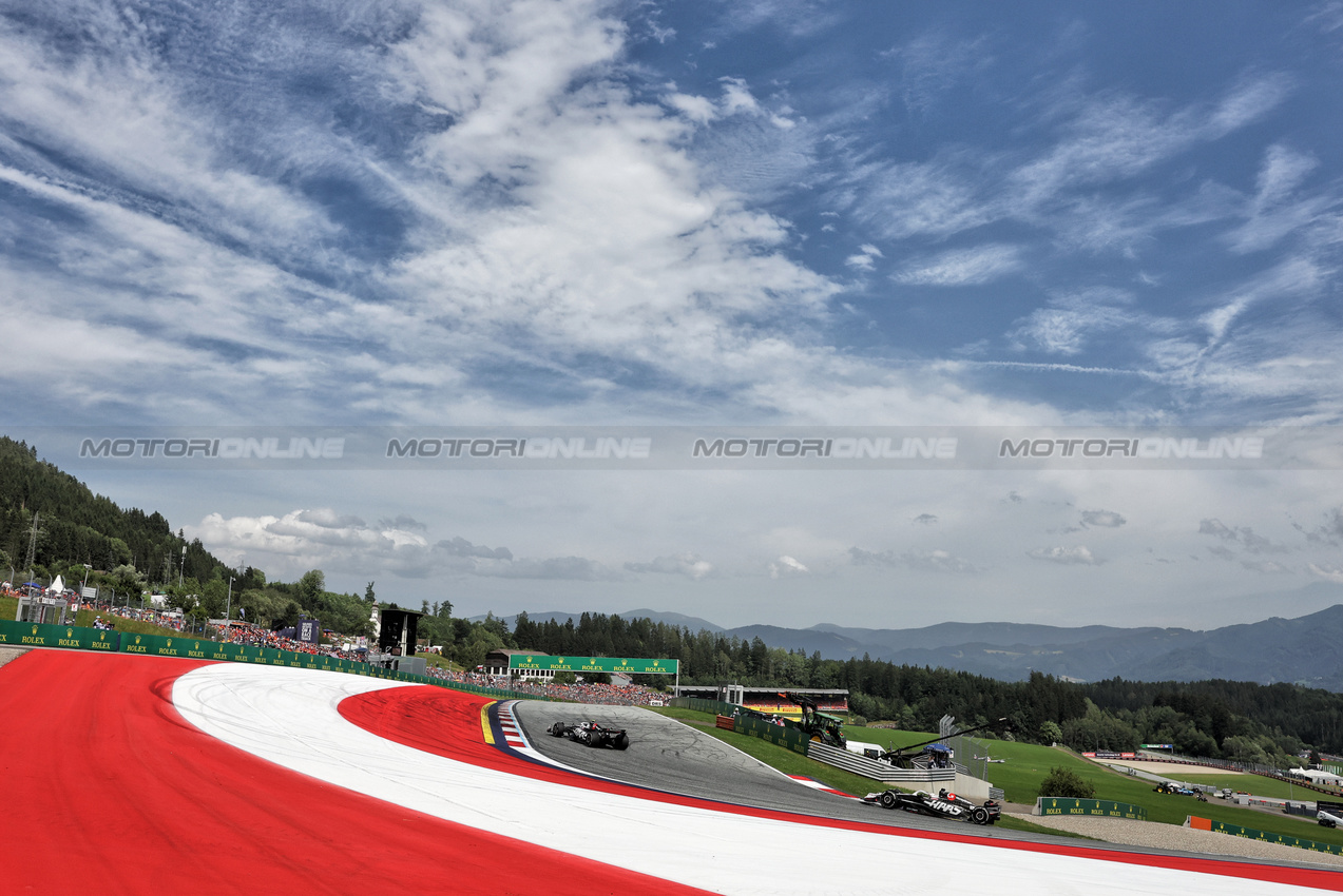 GP AUSTRIA, Kevin Magnussen (DEN) Haas VF-24.

30.06.2024. Formula 1 World Championship, Rd 11, Austrian Grand Prix, Spielberg, Austria, Gara Day.

- www.xpbimages.com, EMail: requests@xpbimages.com © Copyright: Bearne / XPB Images