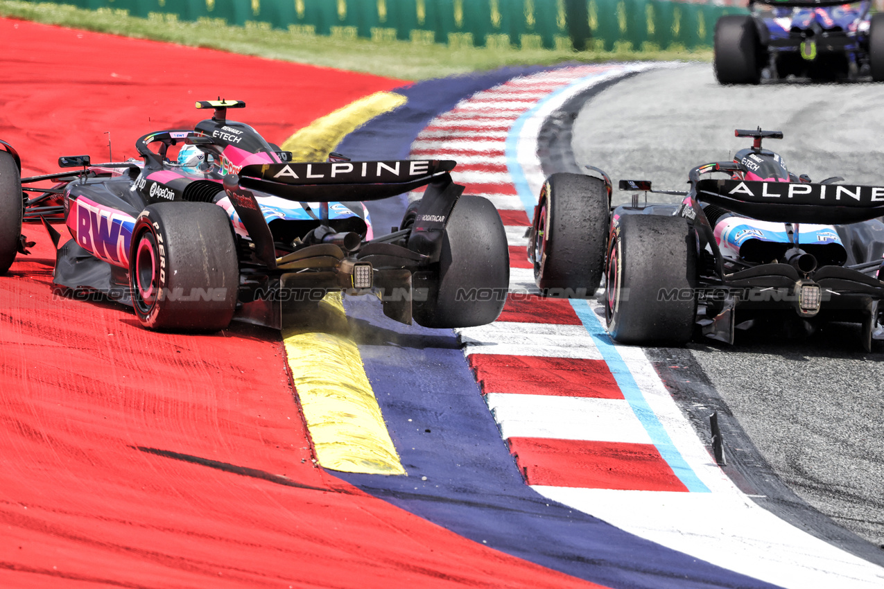 GP AUSTRIA, Pierre Gasly (FRA) Alpine F1 Team A524 e Esteban Ocon (FRA) Alpine F1 Team A524 battle for position.

30.06.2024. Formula 1 World Championship, Rd 11, Austrian Grand Prix, Spielberg, Austria, Gara Day.

- www.xpbimages.com, EMail: requests@xpbimages.com © Copyright: Bearne / XPB Images