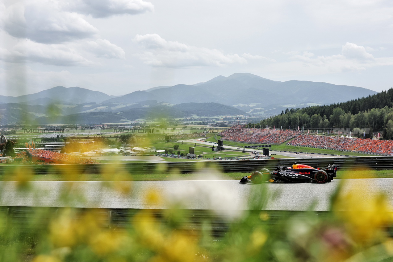 GP AUSTRIA, Max Verstappen (NLD) Red Bull Racing RB20.

30.06.2024. Formula 1 World Championship, Rd 11, Austrian Grand Prix, Spielberg, Austria, Gara Day.

- www.xpbimages.com, EMail: requests@xpbimages.com © Copyright: Bearne / XPB Images