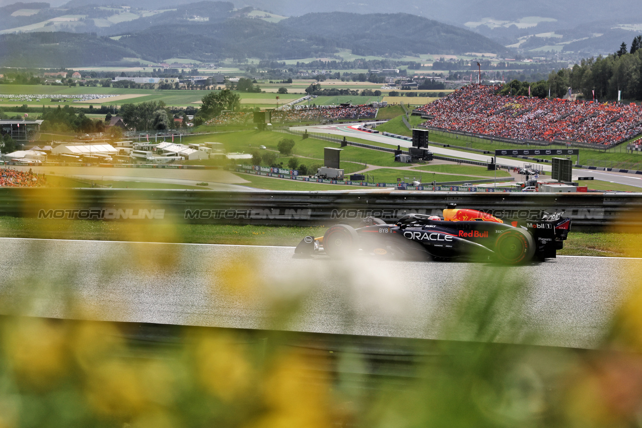 GP AUSTRIA, Max Verstappen (NLD) Red Bull Racing RB20.

30.06.2024. Formula 1 World Championship, Rd 11, Austrian Grand Prix, Spielberg, Austria, Gara Day.

- www.xpbimages.com, EMail: requests@xpbimages.com © Copyright: Bearne / XPB Images