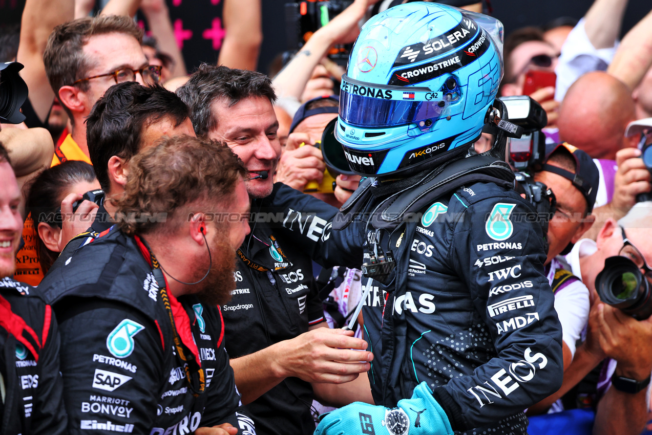 GP AUSTRIA, Gara winner George Russell (GBR) Mercedes AMG F1 celebrates in parc ferme with the team.

30.06.2024. Formula 1 World Championship, Rd 11, Austrian Grand Prix, Spielberg, Austria, Gara Day.

- www.xpbimages.com, EMail: requests@xpbimages.com © Copyright: Batchelor / XPB Images