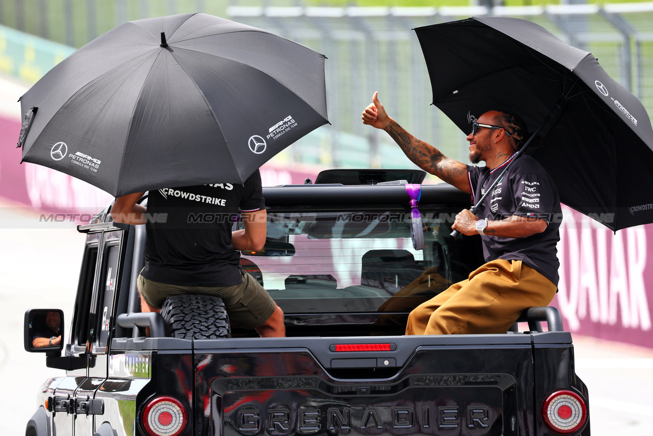 GP AUSTRIA, Lewis Hamilton (GBR) Mercedes AMG F1 on the drivers' parade.

30.06.2024. Formula 1 World Championship, Rd 11, Austrian Grand Prix, Spielberg, Austria, Gara Day.

 - www.xpbimages.com, EMail: requests@xpbimages.com © Copyright: Coates / XPB Images