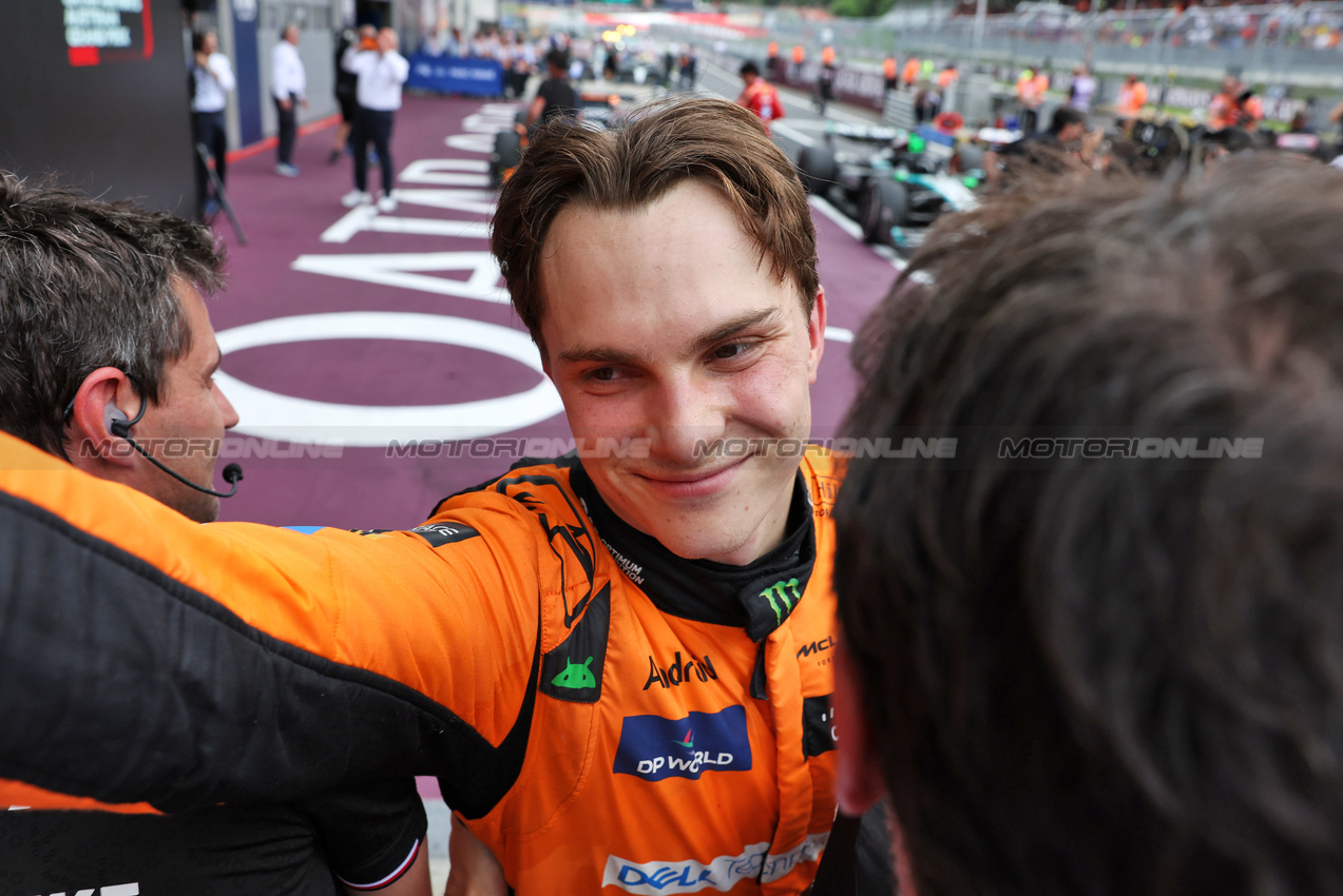 GP AUSTRIA, Oscar Piastri (AUS) McLaren celebrates his second position in parc ferme.

30.06.2024. Formula 1 World Championship, Rd 11, Austrian Grand Prix, Spielberg, Austria, Gara Day.

- www.xpbimages.com, EMail: requests@xpbimages.com © Copyright: Bearne / XPB Images