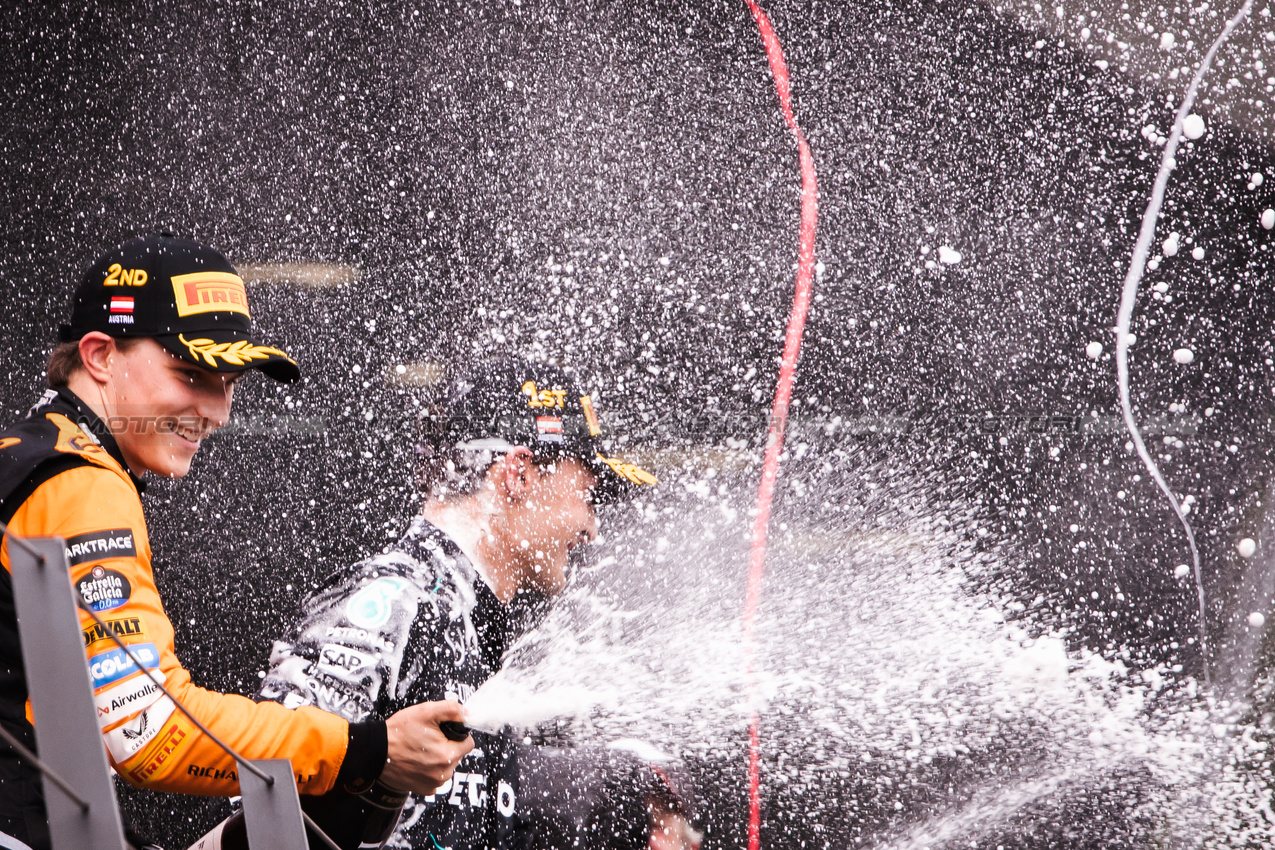 GP AUSTRIA, Oscar Piastri (AUS) McLaren celebrates his second position in parc ferme with vincitore George Russell (GBR) Mercedes AMG F1.

30.06.2024. Formula 1 World Championship, Rd 11, Austrian Grand Prix, Spielberg, Austria, Gara Day.

- www.xpbimages.com, EMail: requests@xpbimages.com © Copyright: Bearne / XPB Images