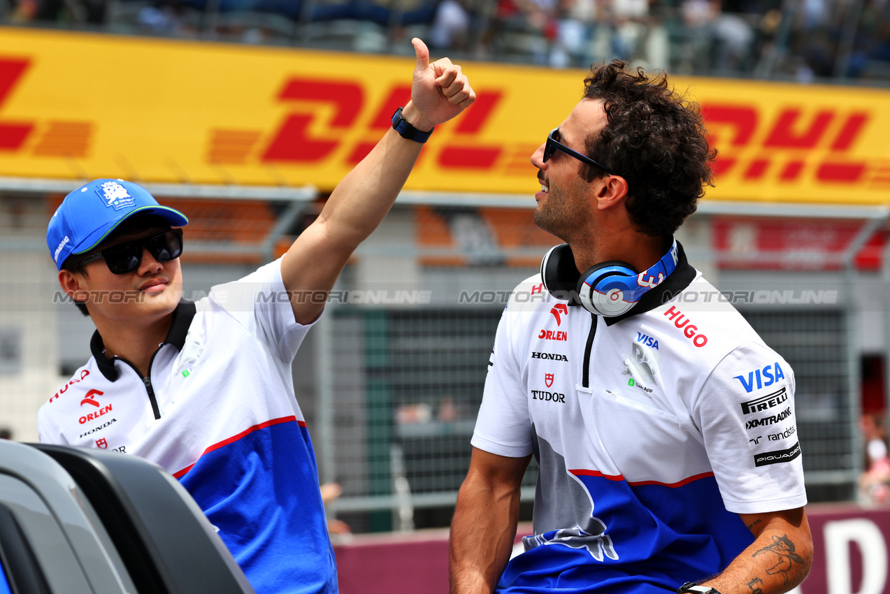 GP AUSTRIA, (L to R): Yuki Tsunoda (JPN) RB e Daniel Ricciardo (AUS) RB on the drivers' parade.

30.06.2024. Formula 1 World Championship, Rd 11, Austrian Grand Prix, Spielberg, Austria, Gara Day.

 - www.xpbimages.com, EMail: requests@xpbimages.com © Copyright: Coates / XPB Images