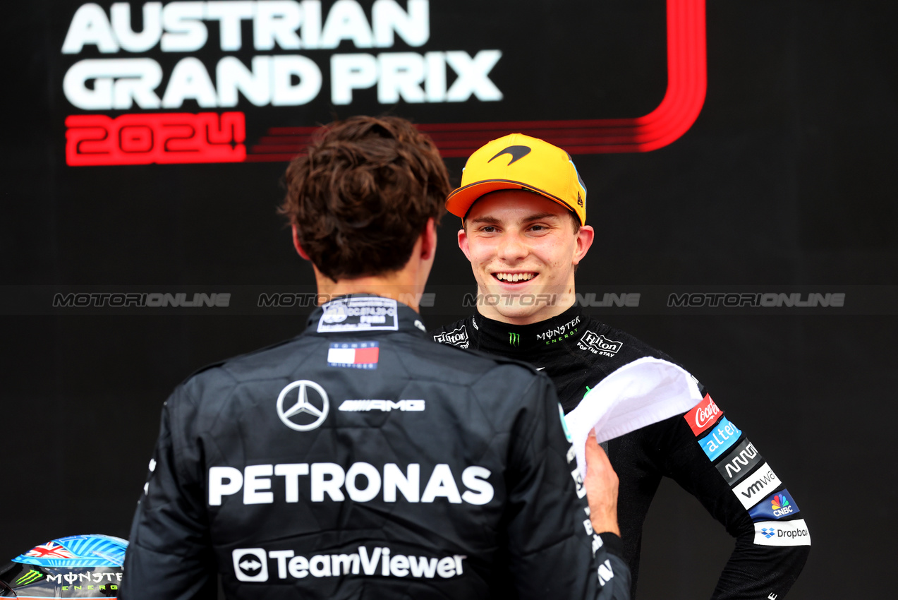 GP AUSTRIA, Second placed Oscar Piastri (AUS) McLaren in parc ferme with vincitore George Russell (GBR) Mercedes AMG F1.

30.06.2024. Formula 1 World Championship, Rd 11, Austrian Grand Prix, Spielberg, Austria, Gara Day.

- www.xpbimages.com, EMail: requests@xpbimages.com © Copyright: Batchelor / XPB Images