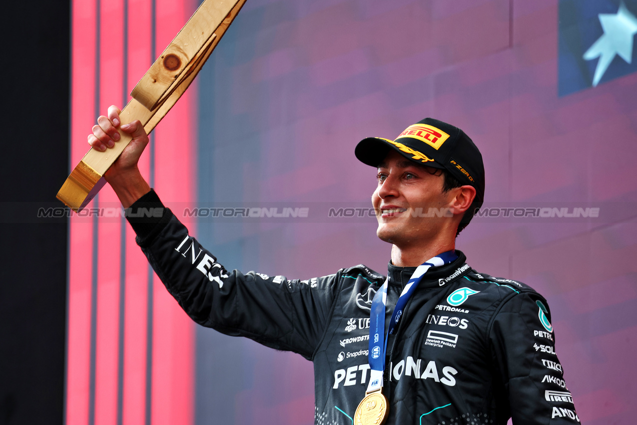 GP AUSTRIA, Gara winner George Russell (GBR) Mercedes AMG F1 celebrates on the podium.

30.06.2024. Formula 1 World Championship, Rd 11, Austrian Grand Prix, Spielberg, Austria, Gara Day.

 - www.xpbimages.com, EMail: requests@xpbimages.com © Copyright: Coates / XPB Images