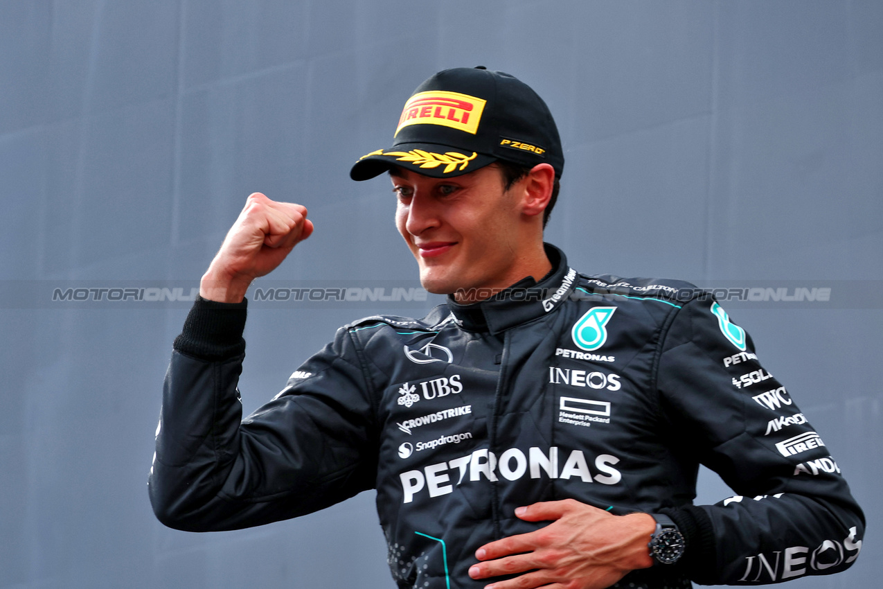 GP AUSTRIA, Gara winner George Russell (GBR) Mercedes AMG F1 celebrates on the podium.

30.06.2024. Formula 1 World Championship, Rd 11, Austrian Grand Prix, Spielberg, Austria, Gara Day.

 - www.xpbimages.com, EMail: requests@xpbimages.com © Copyright: Coates / XPB Images