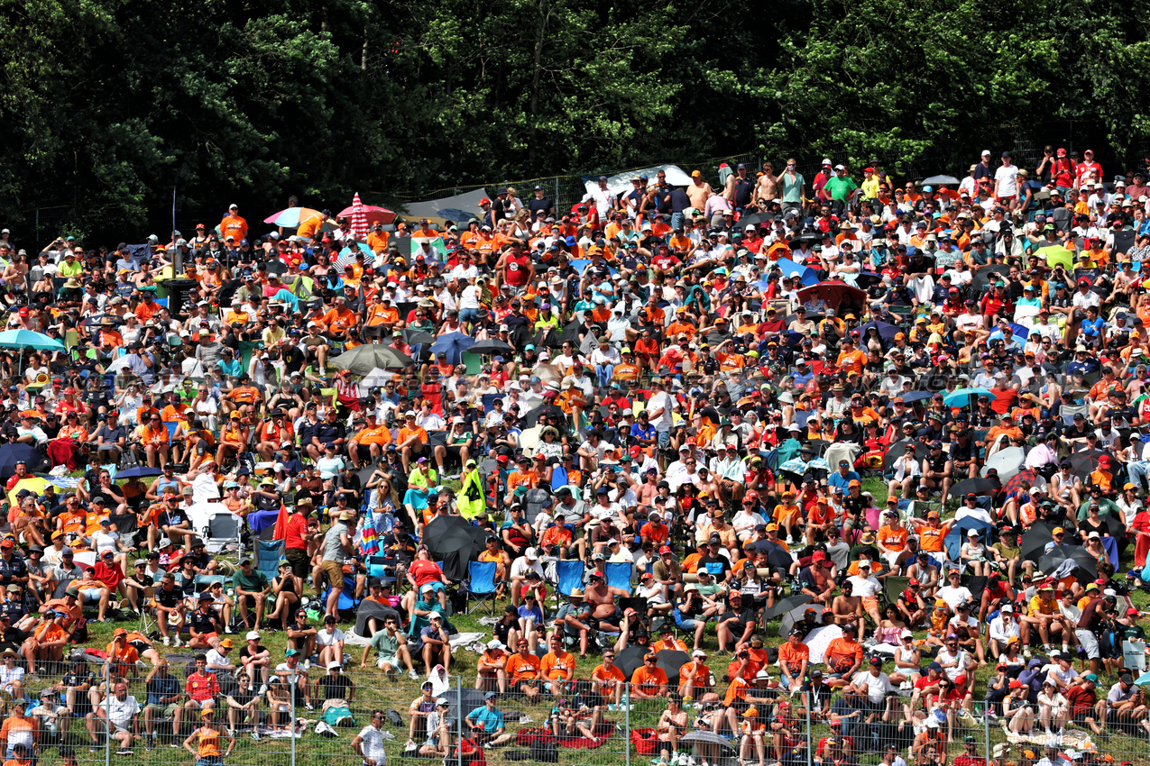 GP AUSTRIA, Circuit Atmosfera - fans trackside.

30.06.2024. Formula 1 World Championship, Rd 11, Austrian Grand Prix, Spielberg, Austria, Gara Day.

 - www.xpbimages.com, EMail: requests@xpbimages.com © Copyright: Coates / XPB Images