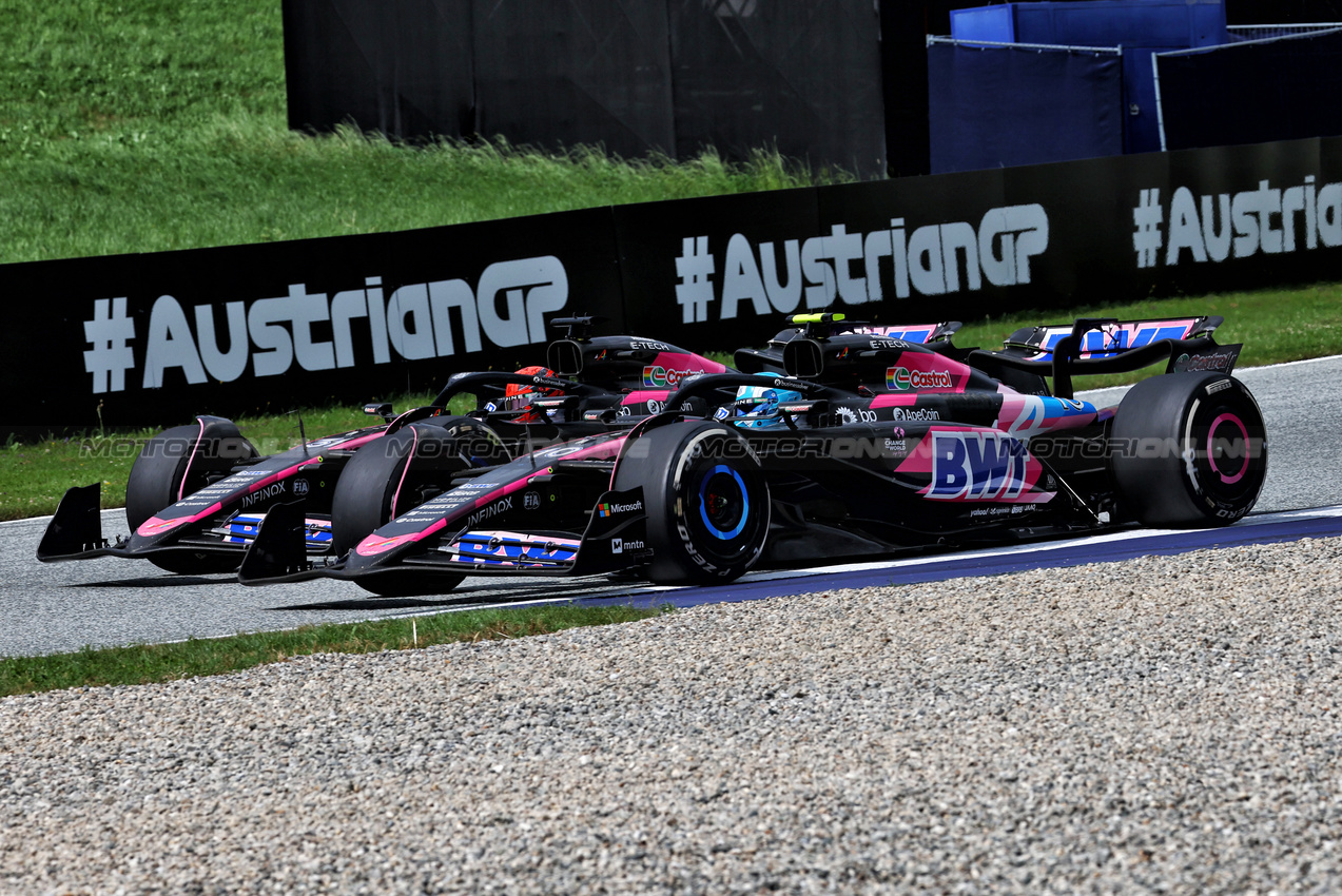 GP AUSTRIA, Esteban Ocon (FRA) Alpine F1 Team A524 e Pierre Gasly (FRA) Alpine F1 Team A524 battle for position.

30.06.2024. Formula 1 World Championship, Rd 11, Austrian Grand Prix, Spielberg, Austria, Gara Day.

 - www.xpbimages.com, EMail: requests@xpbimages.com © Copyright: Coates / XPB Images