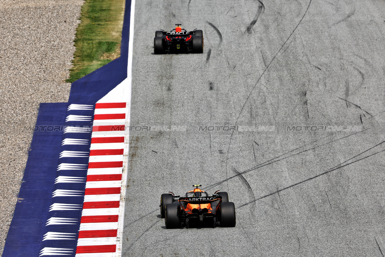 GP AUSTRIA, Lando Norris (GBR) McLaren MCL38.

30.06.2024. Formula 1 World Championship, Rd 11, Austrian Grand Prix, Spielberg, Austria, Gara Day.

 - www.xpbimages.com, EMail: requests@xpbimages.com © Copyright: Coates / XPB Images