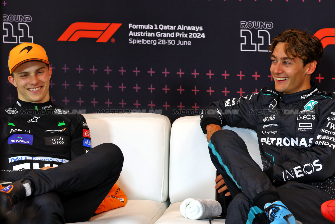 GP AUSTRIA, (L to R): Oscar Piastri (AUS) McLaren e George Russell (GBR) Mercedes AMG F1 in the post race FIA Press Conference.

30.06.2024. Formula 1 World Championship, Rd 11, Austrian Grand Prix, Spielberg, Austria, Gara Day.

 - www.xpbimages.com, EMail: requests@xpbimages.com © Copyright: Coates / XPB Images