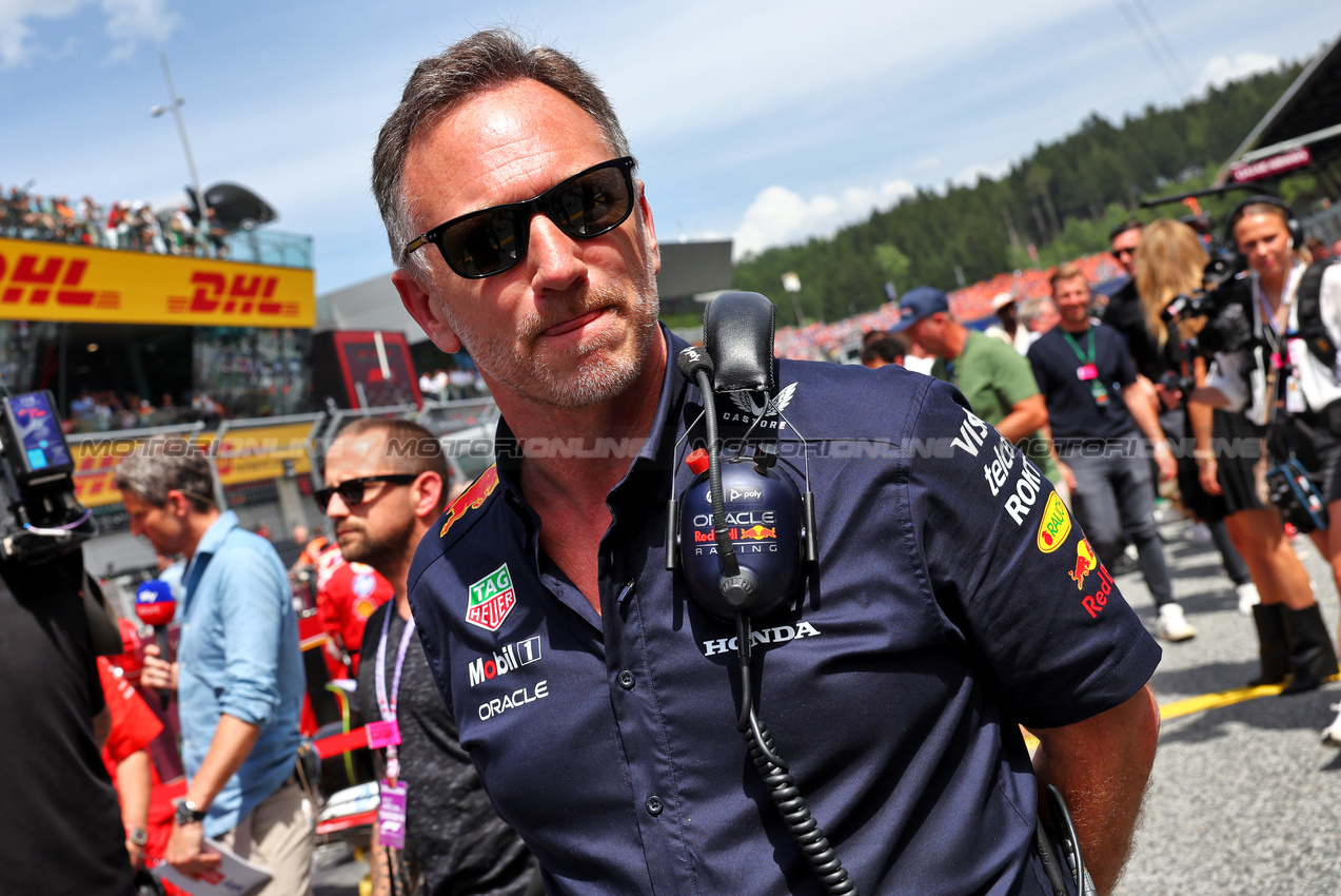 GP AUSTRIA, Christian Horner (GBR) Red Bull Racing Team Principal on the grid.

30.06.2024. Formula 1 World Championship, Rd 11, Austrian Grand Prix, Spielberg, Austria, Gara Day.

- www.xpbimages.com, EMail: requests@xpbimages.com © Copyright: Batchelor / XPB Images