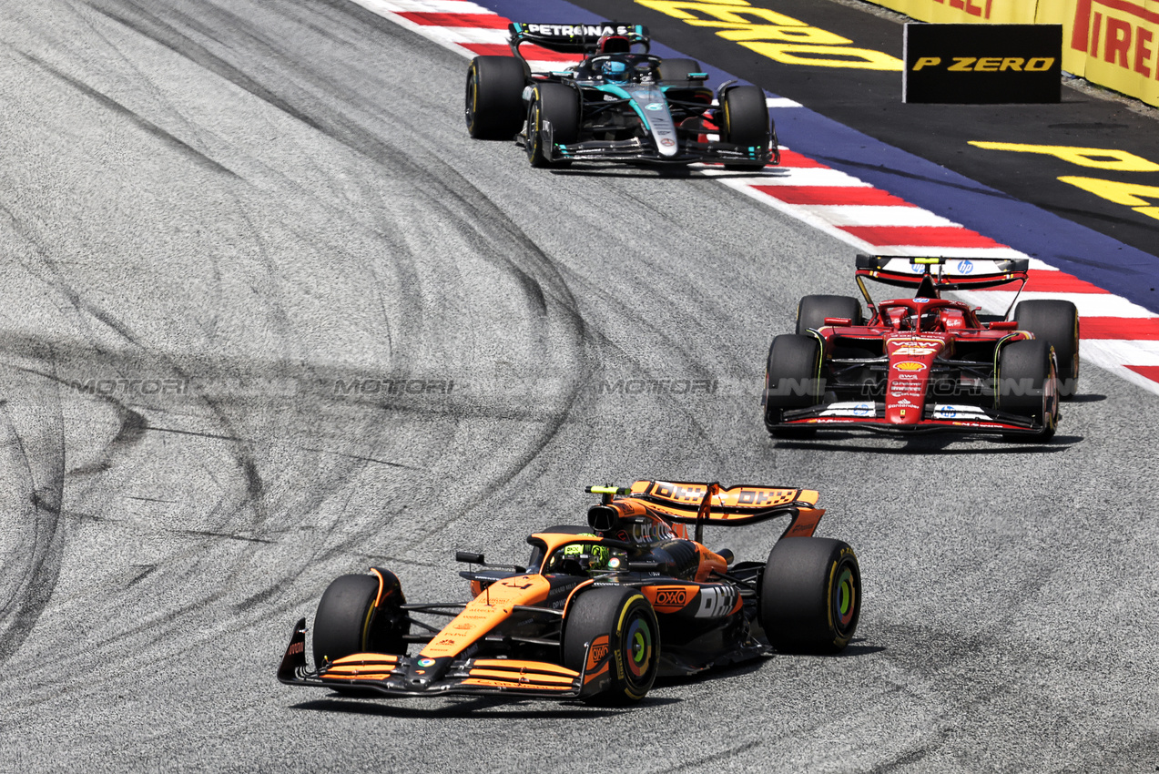 GP AUSTRIA, Lando Norris (GBR) McLaren MCL38.

29.06.2024. Formula 1 World Championship, Rd 11, Austrian Grand Prix, Spielberg, Austria, Sprint e Qualifiche Day.

- www.xpbimages.com, EMail: requests@xpbimages.com © Copyright: Bearne / XPB Images