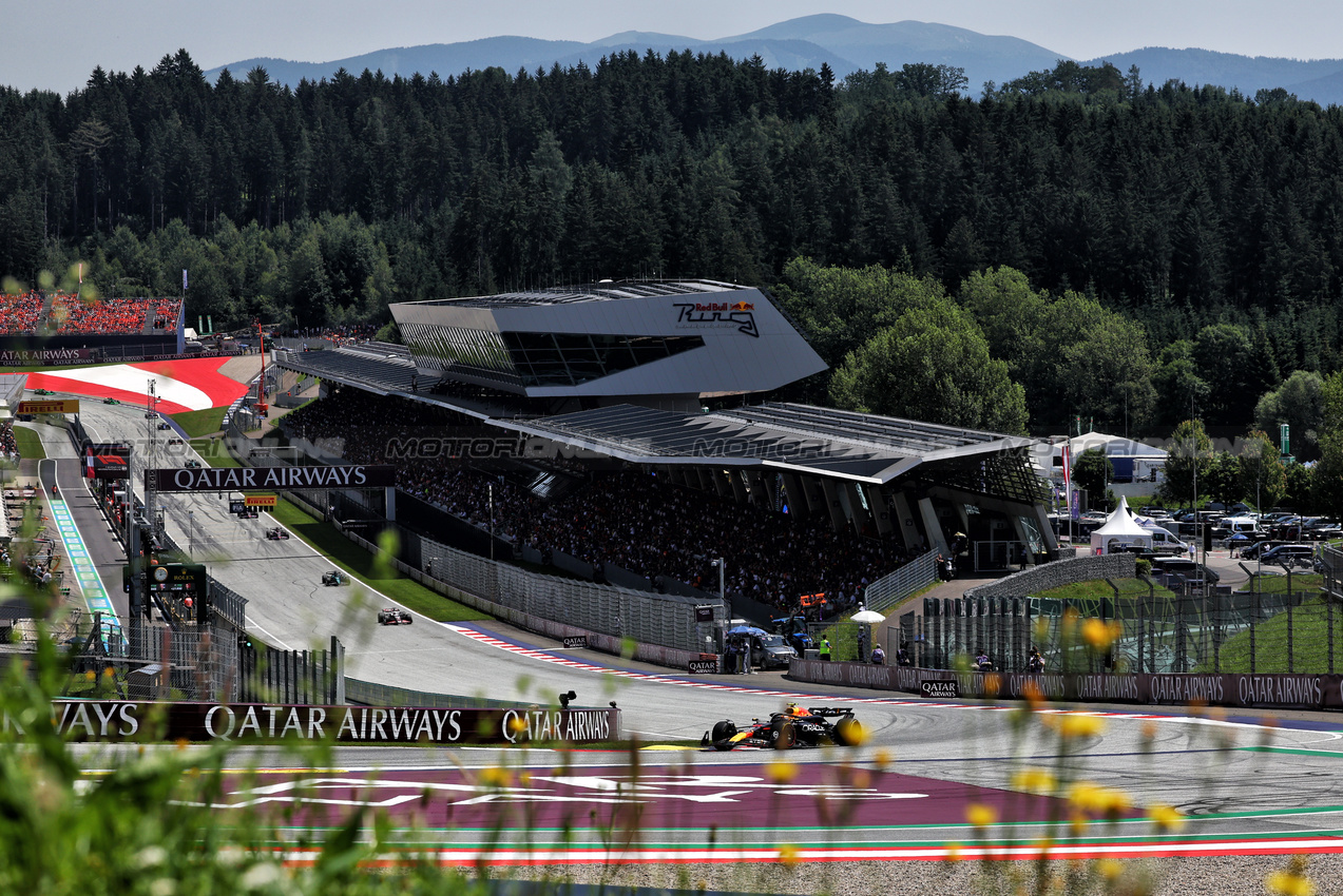 GP AUSTRIA, Sergio Perez (MEX) Red Bull Racing RB20.

29.06.2024. Formula 1 World Championship, Rd 11, Austrian Grand Prix, Spielberg, Austria, Sprint e Qualifiche Day.

- www.xpbimages.com, EMail: requests@xpbimages.com © Copyright: Charniaux / XPB Images