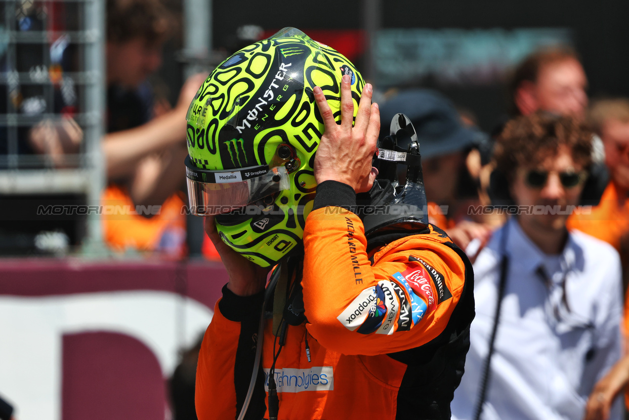 GP AUSTRIA, Third placed Lando Norris (GBR) McLaren in Sprint parc ferme.

29.06.2024. Formula 1 World Championship, Rd 11, Austrian Grand Prix, Spielberg, Austria, Sprint e Qualifiche Day.

- www.xpbimages.com, EMail: requests@xpbimages.com © Copyright: Charniaux / XPB Images