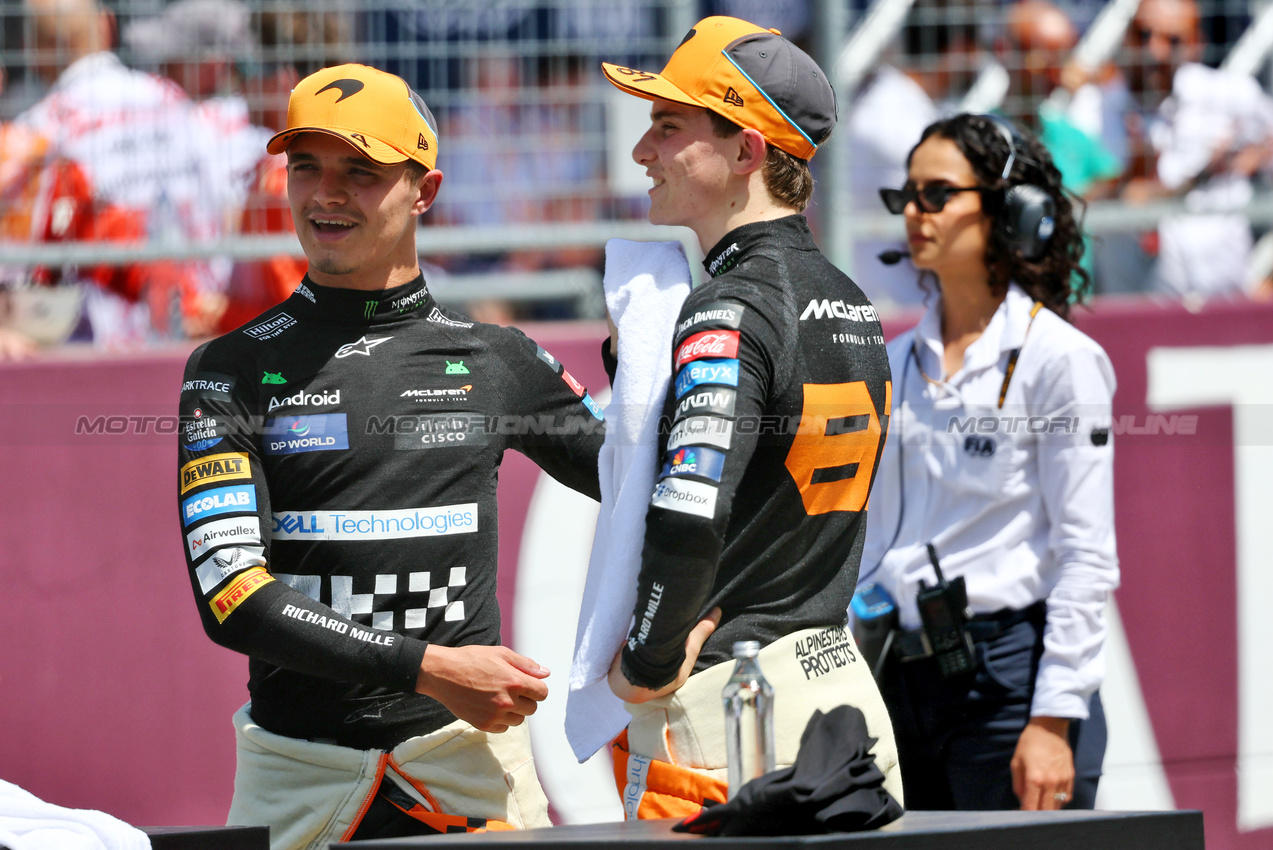 GP AUSTRIA, (L to R): Third placed Lando Norris (GBR) McLaren with second placed team mate Oscar Piastri (AUS) McLaren in Sprint parc ferme.

29.06.2024. Formula 1 World Championship, Rd 11, Austrian Grand Prix, Spielberg, Austria, Sprint e Qualifiche Day.

- www.xpbimages.com, EMail: requests@xpbimages.com © Copyright: Charniaux / XPB Images