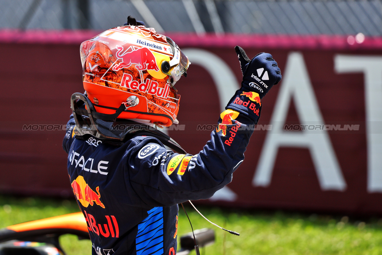 GP AUSTRIA, Gara winner Max Verstappen (NLD) Red Bull Racing celebrates in Sprint parc ferme.

29.06.2024. Formula 1 World Championship, Rd 11, Austrian Grand Prix, Spielberg, Austria, Sprint e Qualifiche Day.

- www.xpbimages.com, EMail: requests@xpbimages.com © Copyright: Batchelor / XPB Images