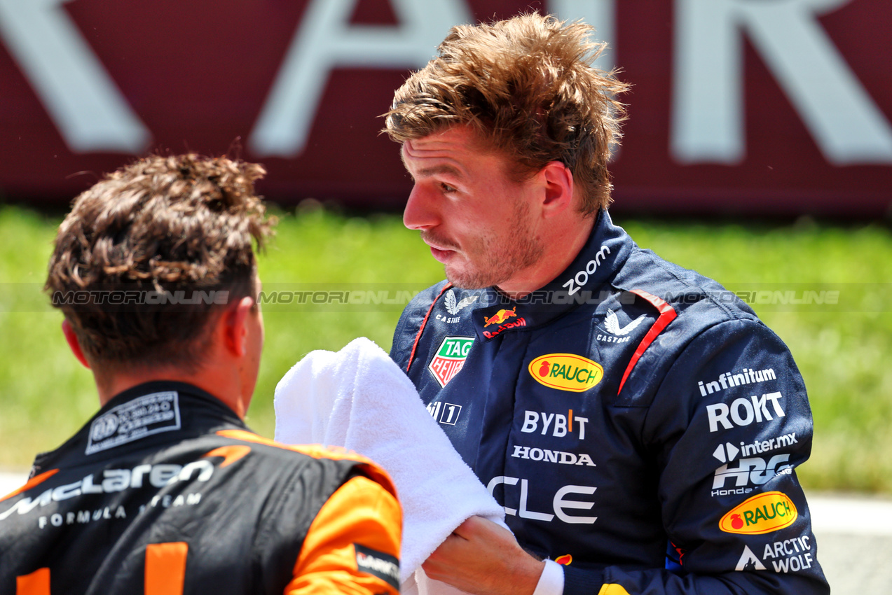 GP AUSTRIA, Sprint winner Max Verstappen (NLD) Red Bull Racing in parc ferme with Lando Norris (GBR) McLaren.

29.06.2024. Formula 1 World Championship, Rd 11, Austrian Grand Prix, Spielberg, Austria, Sprint e Qualifiche Day.

- www.xpbimages.com, EMail: requests@xpbimages.com © Copyright: Batchelor / XPB Images