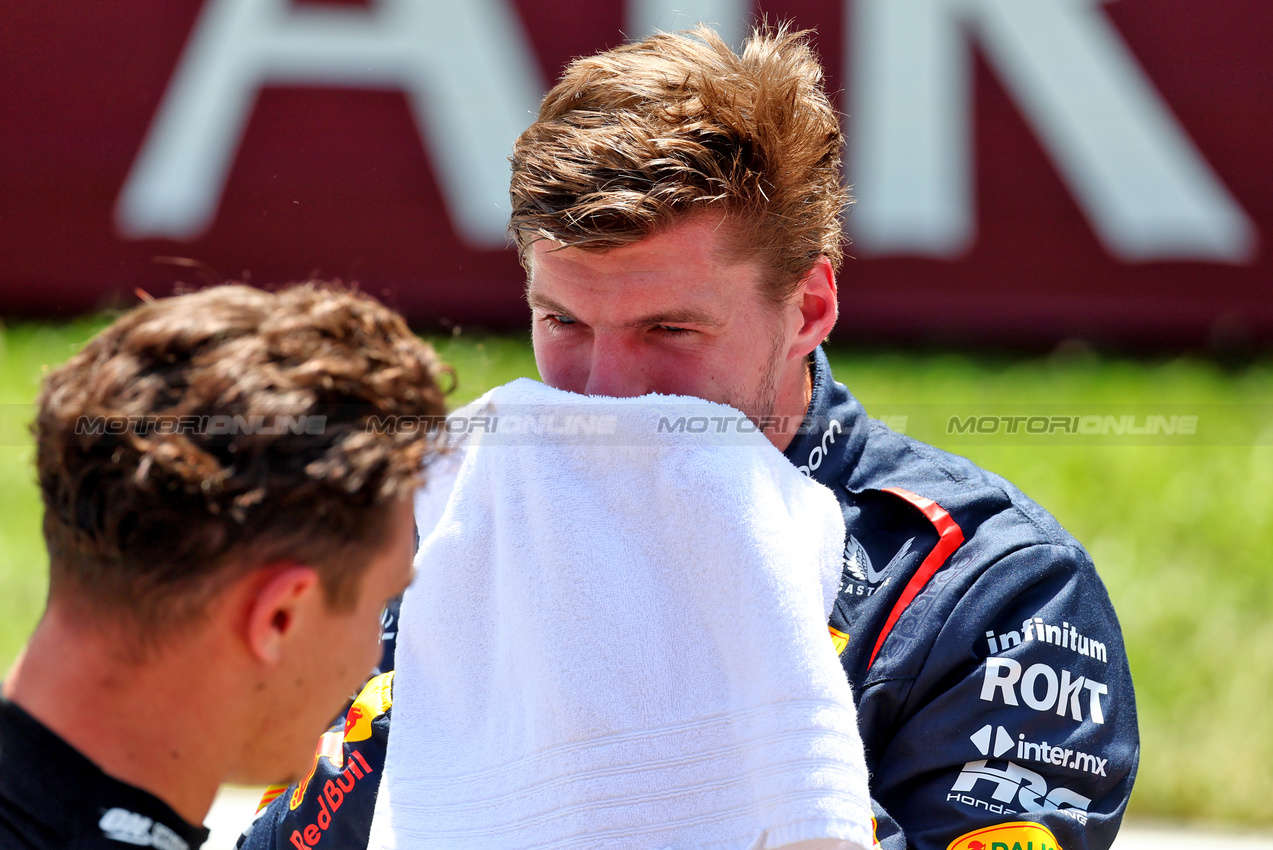 GP AUSTRIA, Sprint winner Max Verstappen (NLD) Red Bull Racing in parc ferme with Lando Norris (GBR) McLaren.

29.06.2024. Formula 1 World Championship, Rd 11, Austrian Grand Prix, Spielberg, Austria, Sprint e Qualifiche Day.

- www.xpbimages.com, EMail: requests@xpbimages.com © Copyright: Batchelor / XPB Images