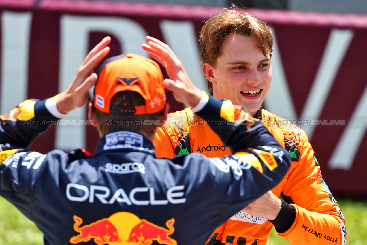 GP AUSTRIA, Second placed Oscar Piastri (AUS) McLaren in Sprint parc ferme with winner Max Verstappen (NLD) Red Bull Racing.

29.06.2024. Formula 1 World Championship, Rd 11, Austrian Grand Prix, Spielberg, Austria, Sprint e Qualifiche Day.

- www.xpbimages.com, EMail: requests@xpbimages.com © Copyright: Batchelor / XPB Images