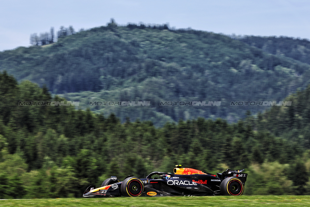 GP AUSTRIA, Sergio Perez (MEX) Red Bull Racing RB20.

29.06.2024. Formula 1 World Championship, Rd 11, Austrian Grand Prix, Spielberg, Austria, Sprint e Qualifiche Day.

- www.xpbimages.com, EMail: requests@xpbimages.com © Copyright: Bearne / XPB Images