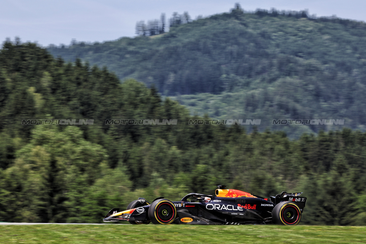 GP AUSTRIA, Max Verstappen (NLD) Red Bull Racing RB20.

29.06.2024. Formula 1 World Championship, Rd 11, Austrian Grand Prix, Spielberg, Austria, Sprint e Qualifiche Day.

- www.xpbimages.com, EMail: requests@xpbimages.com © Copyright: Bearne / XPB Images