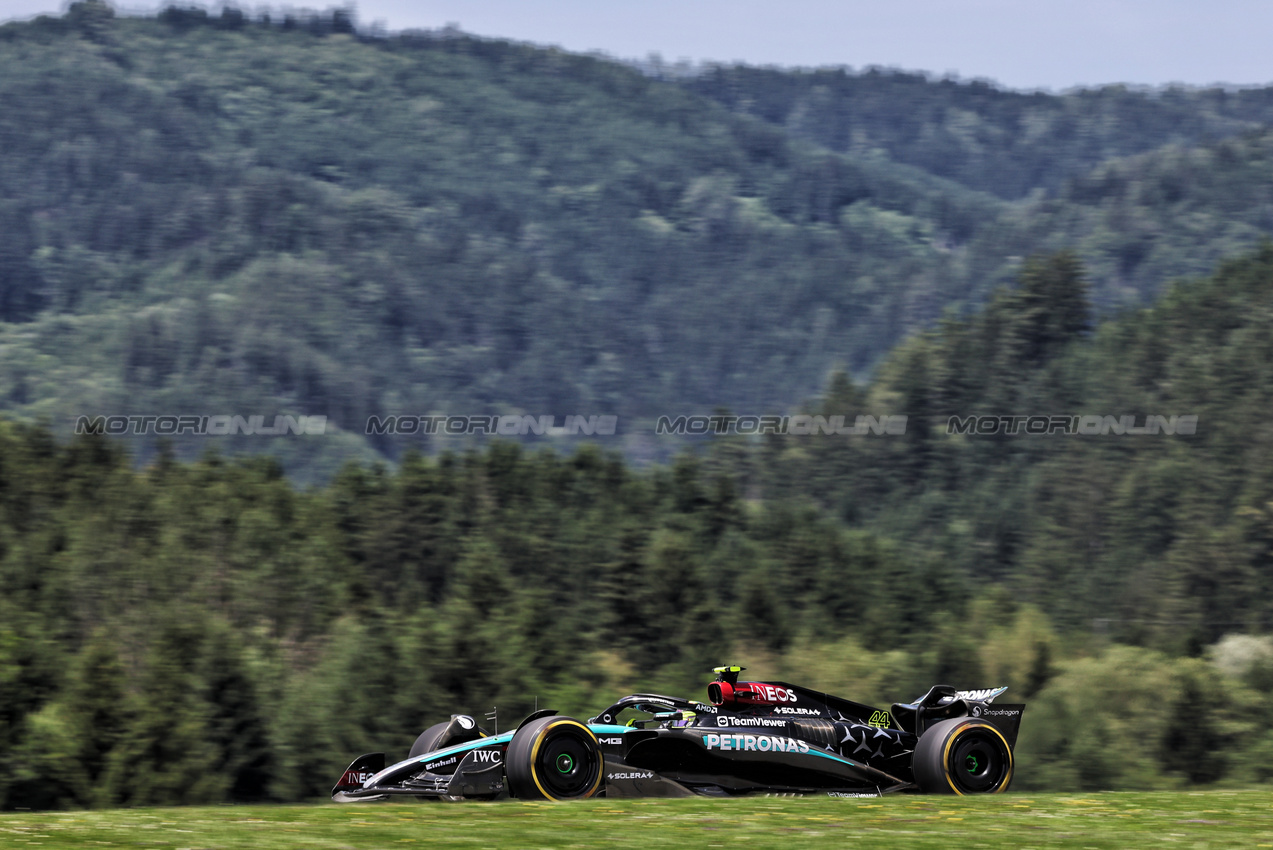 GP AUSTRIA, Lewis Hamilton (GBR) Mercedes AMG F1 W15.

29.06.2024. Formula 1 World Championship, Rd 11, Austrian Grand Prix, Spielberg, Austria, Sprint e Qualifiche Day.

- www.xpbimages.com, EMail: requests@xpbimages.com © Copyright: Bearne / XPB Images