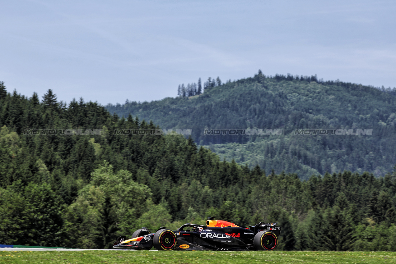 GP AUSTRIA, Max Verstappen (NLD) Red Bull Racing RB20.

29.06.2024. Formula 1 World Championship, Rd 11, Austrian Grand Prix, Spielberg, Austria, Sprint e Qualifiche Day.

- www.xpbimages.com, EMail: requests@xpbimages.com © Copyright: Bearne / XPB Images