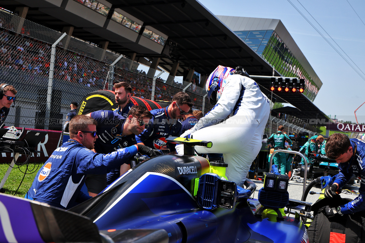 GP AUSTRIA, Logan Sargeant (USA) Williams Racing FW46 on the grid.

29.06.2024. Formula 1 World Championship, Rd 11, Austrian Grand Prix, Spielberg, Austria, Sprint e Qualifiche Day.

- www.xpbimages.com, EMail: requests@xpbimages.com © Copyright: Batchelor / XPB Images