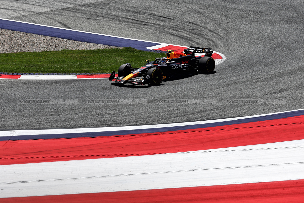 GP AUSTRIA, Sergio Perez (MEX) Red Bull Racing RB20.

29.06.2024. Formula 1 World Championship, Rd 11, Austrian Grand Prix, Spielberg, Austria, Sprint e Qualifiche Day.

 - www.xpbimages.com, EMail: requests@xpbimages.com © Copyright: Coates / XPB Images